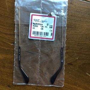 Brand new - genuine Ray-Ban aviator replacement arms, gold color.